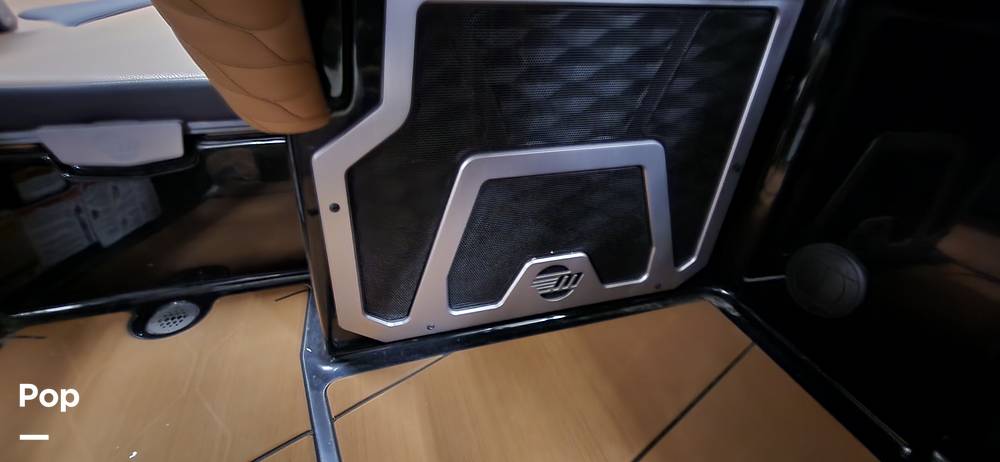 Slide: The Image of Malibu M240 2022 - 15290714