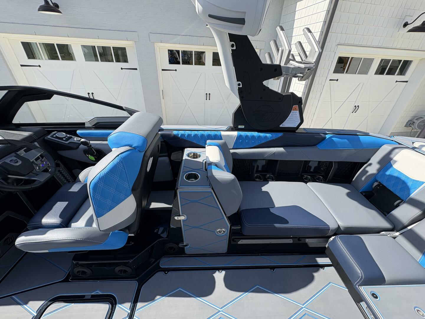 Slide: The Image of Malibu M242 2024 - 5281574