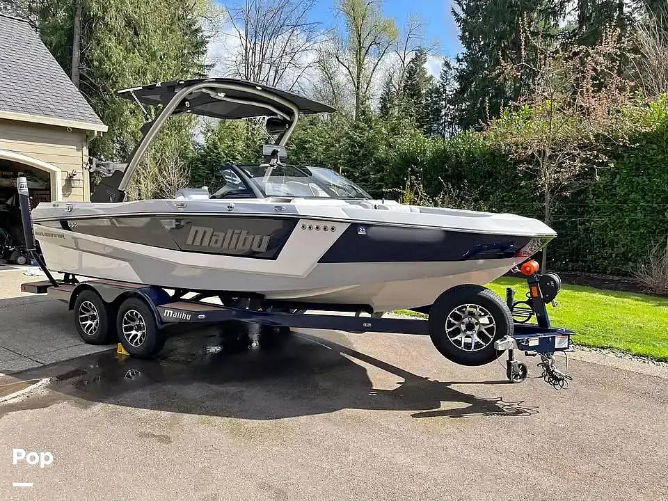 Slide: The Image of Malibu Wakesetter 21LX 2022 - 15397615