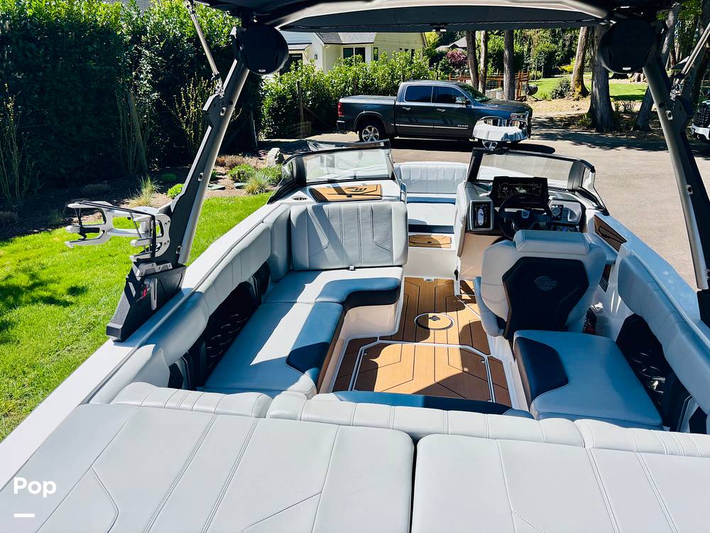 Slide: The Image of Malibu Wakesetter 21LX 2022 - 15394964