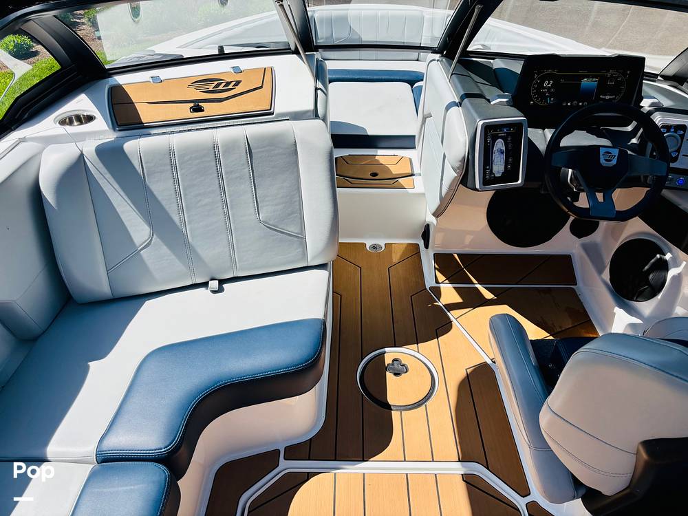 Slide: The Image of Malibu Wakesetter 21LX 2022 - 15394967