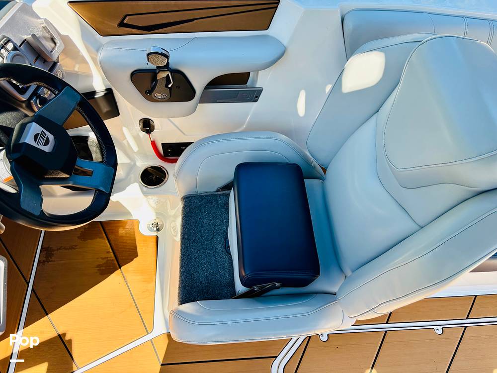 Slide: The Image of Captain's Chair - 15394974