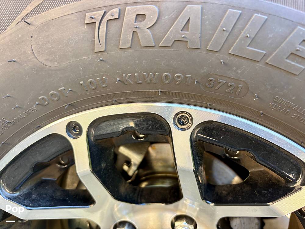 Slide: The Image of Malibu Wakesetter 21LX 2022 - 15394991