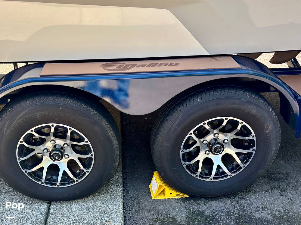 Slide: The Image of Malibu Wakesetter 21LX 2022 - 15394992