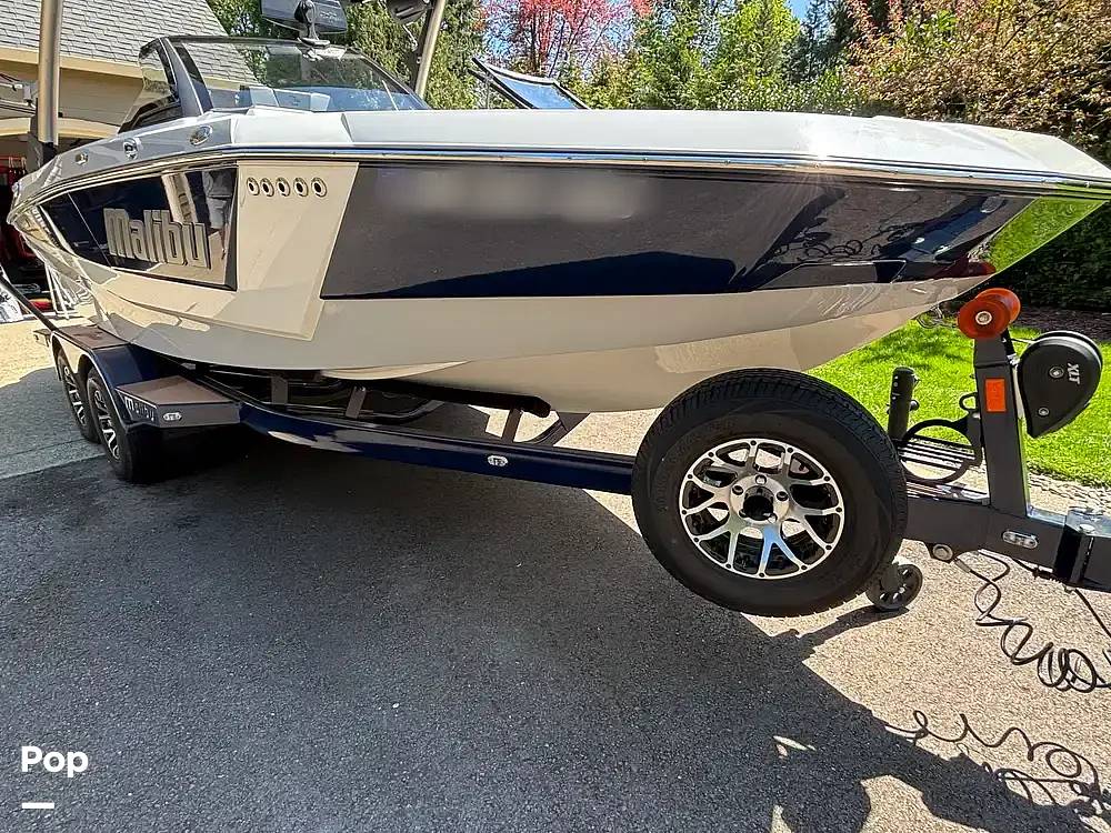 Slide: The Image of Malibu Wakesetter 21LX 2022 - 15397616