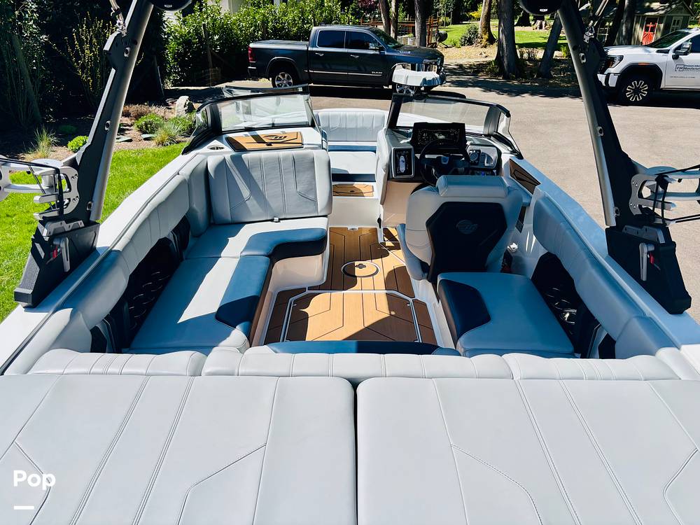 Slide: The Image of Malibu Wakesetter 21LX 2022 - 15394965