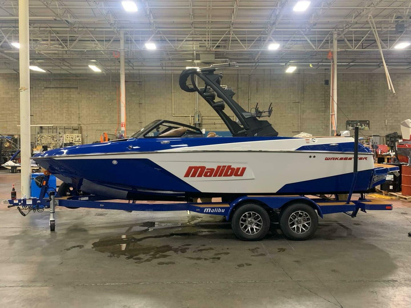 Slide: The Image of Malibu Wakesetter 22LSV 2022 - 5252881