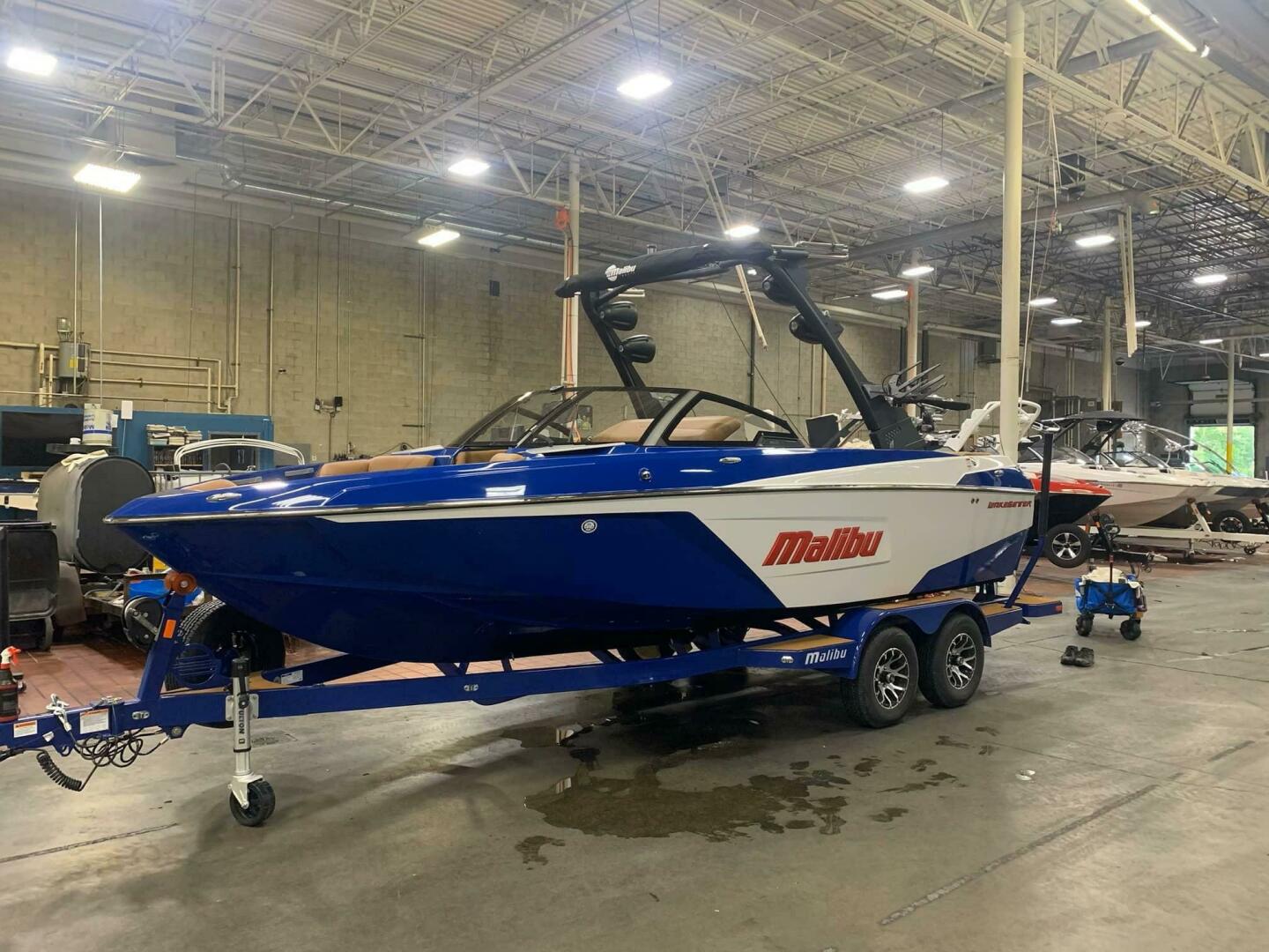 Slide: The Image of Malibu Wakesetter 22LSV 2022 - 5252882