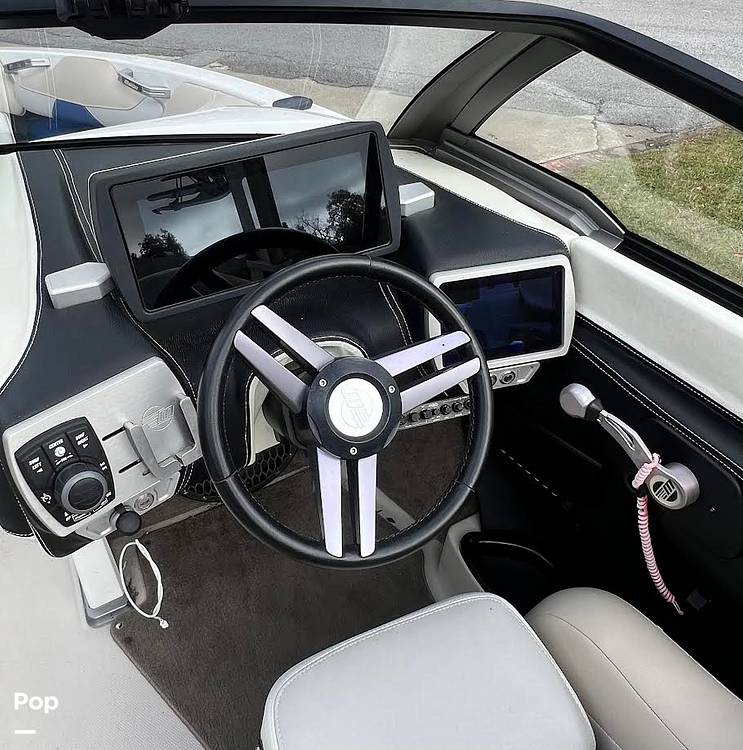 Slide: The Image of Malibu Wakesetter 22 VLX 2016 - 14999087