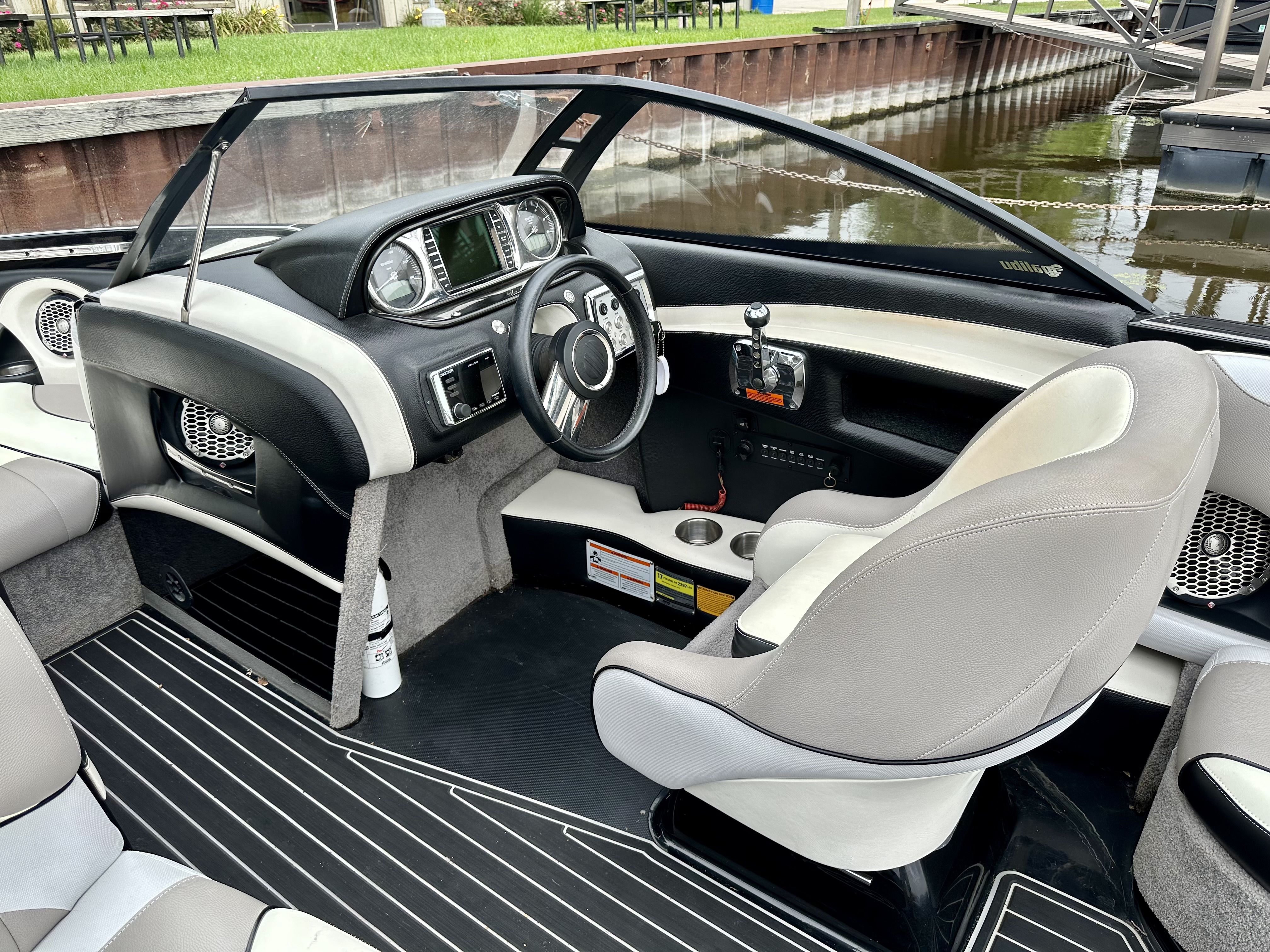 Slide: The Image of Malibu Wakesetter 247 LSV 2012 - 10