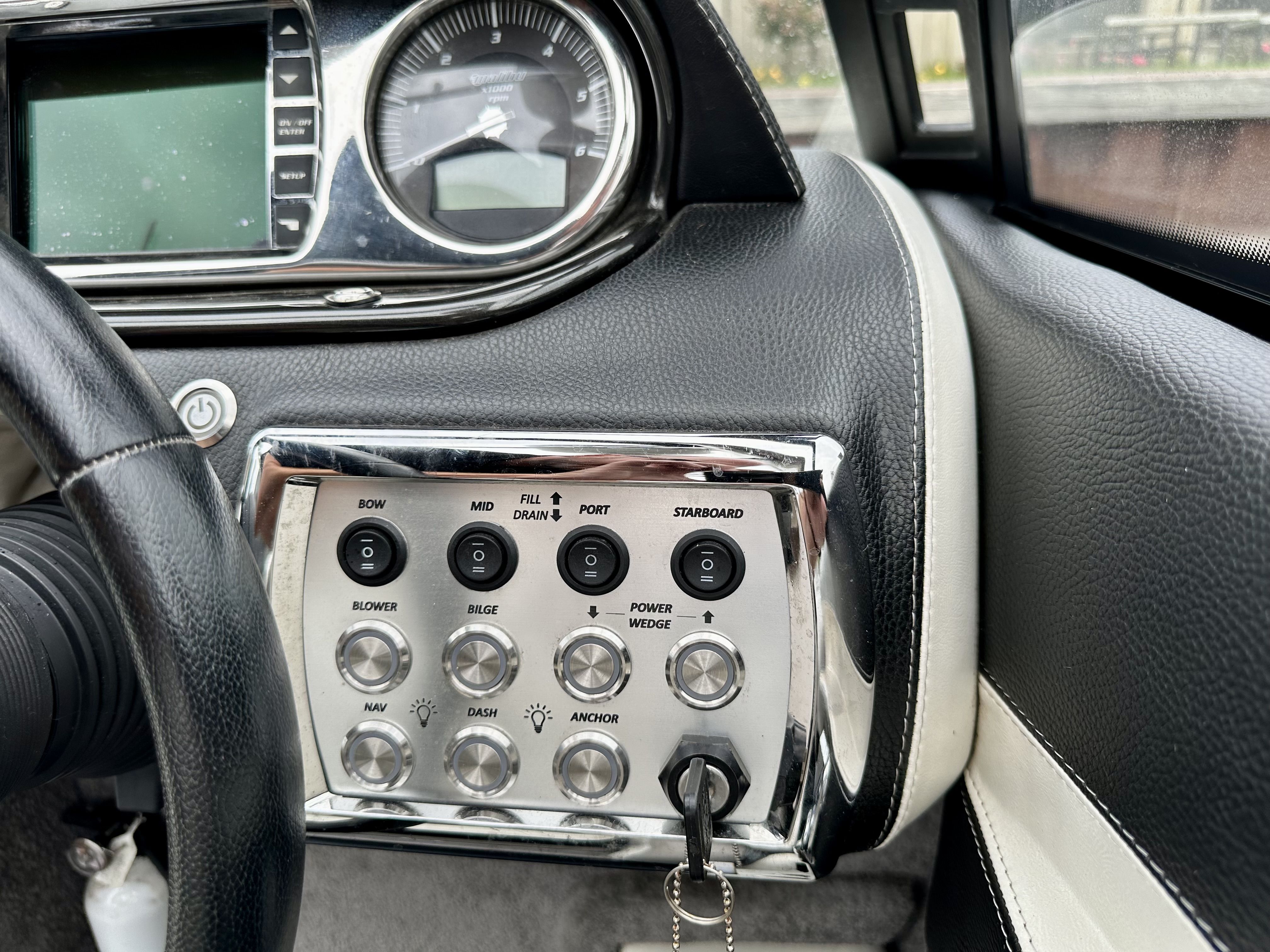 Slide: The Image of Malibu Wakesetter 247 LSV 2012 - 11