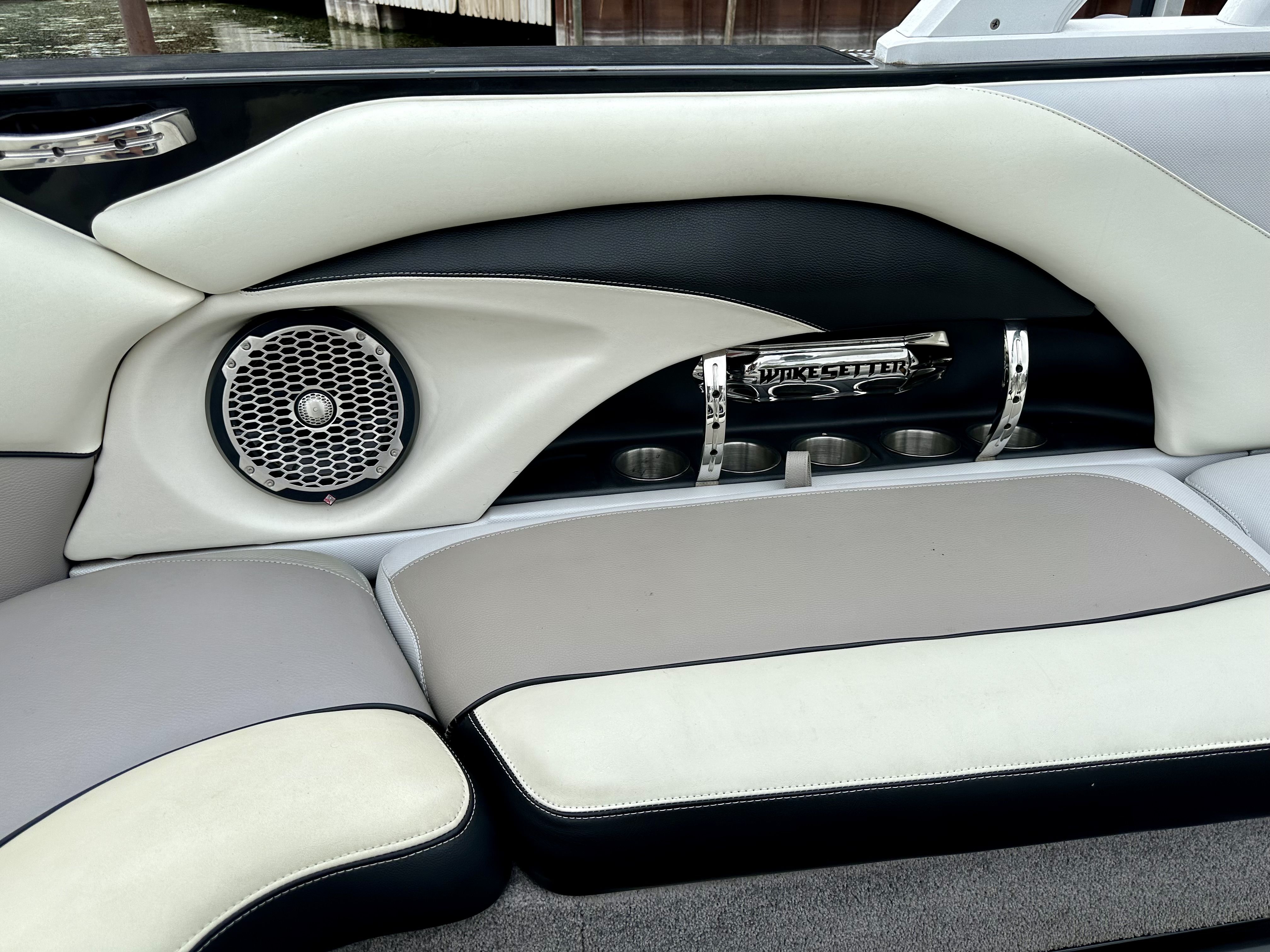 Slide: The Image of Malibu Wakesetter 247 LSV 2012 - 16