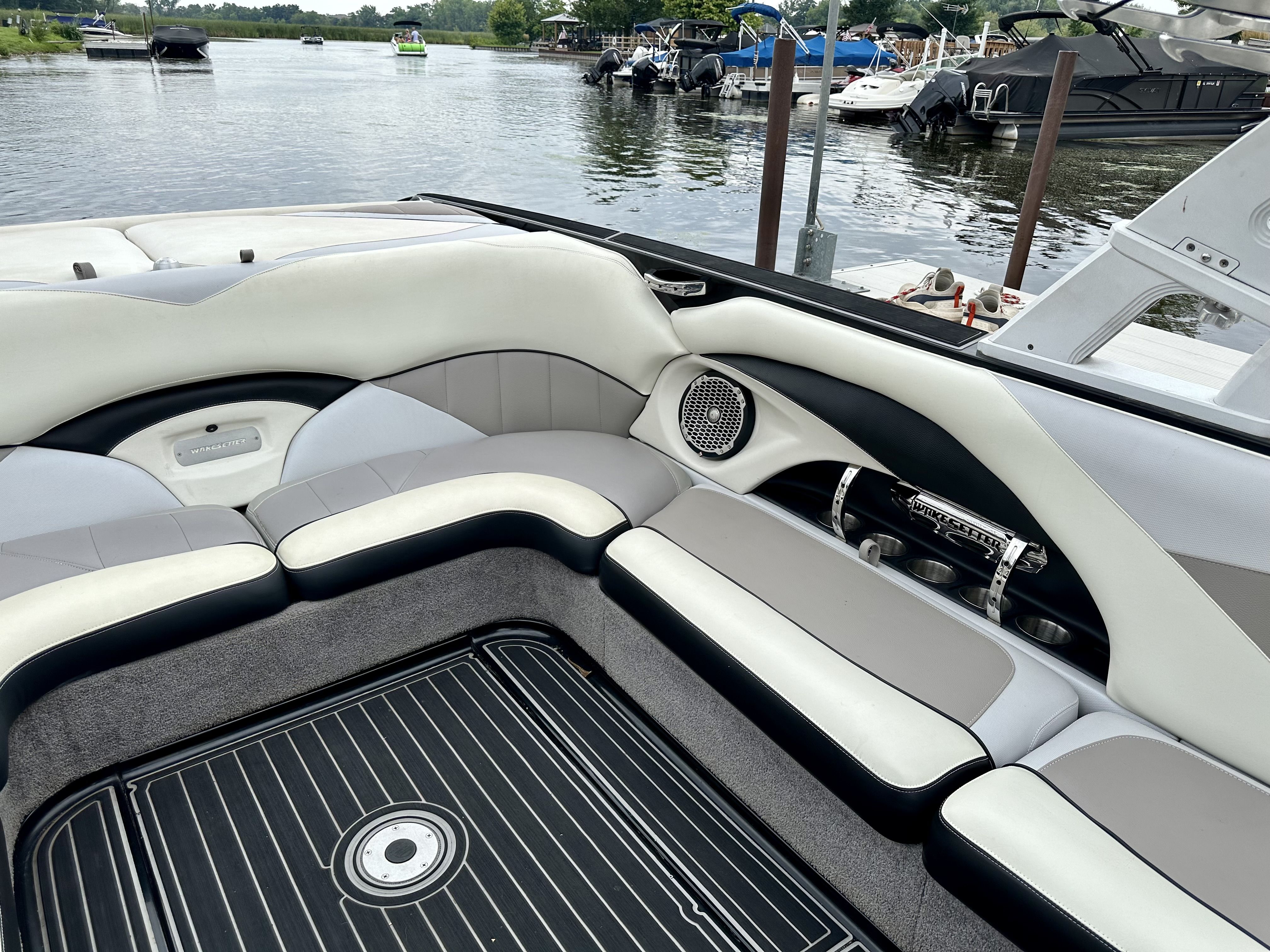 Slide: The Image of Malibu Wakesetter 247 LSV 2012 - 17