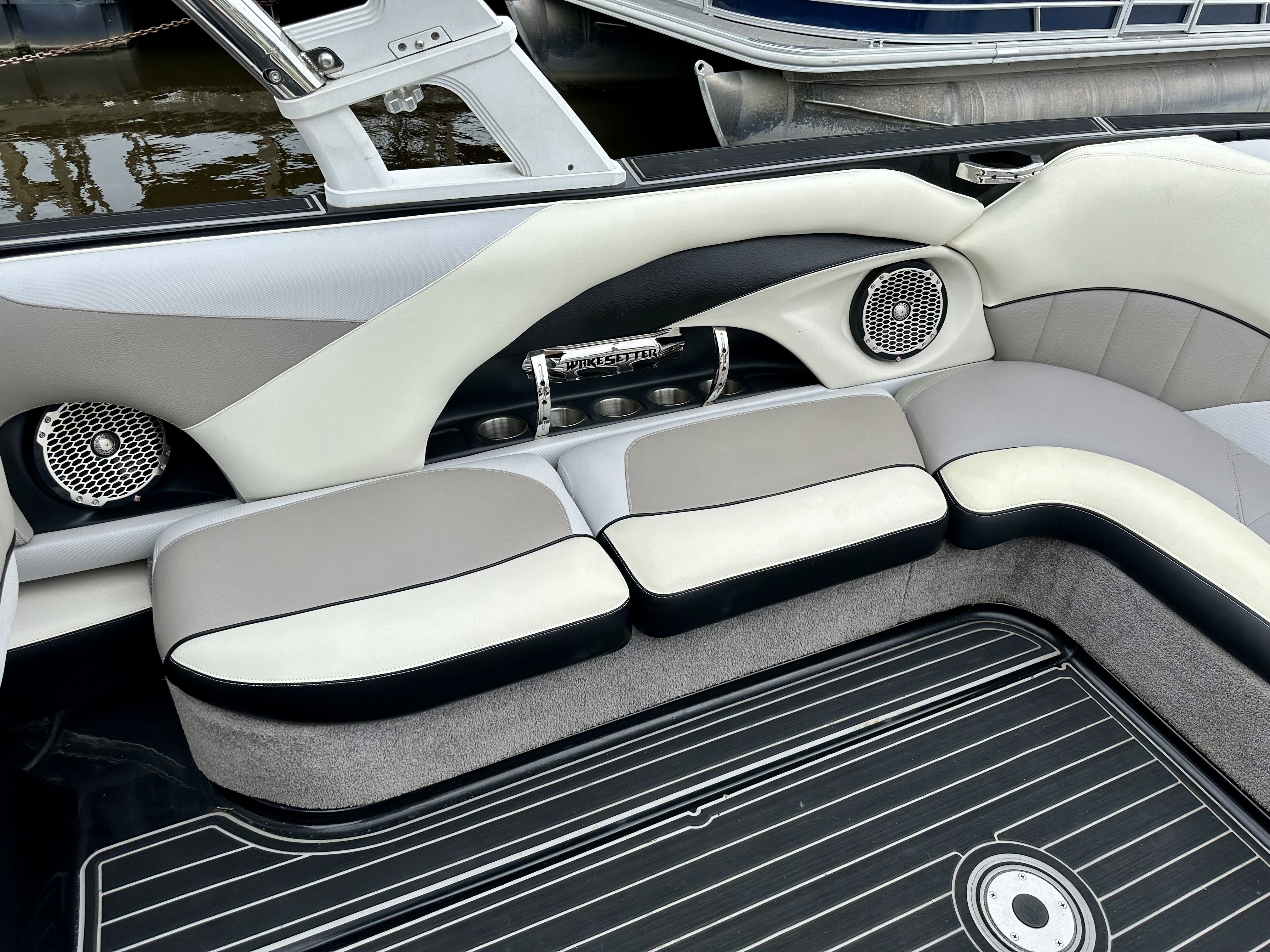 Slide: The Image of Malibu Wakesetter 247 LSV 2012 - 18