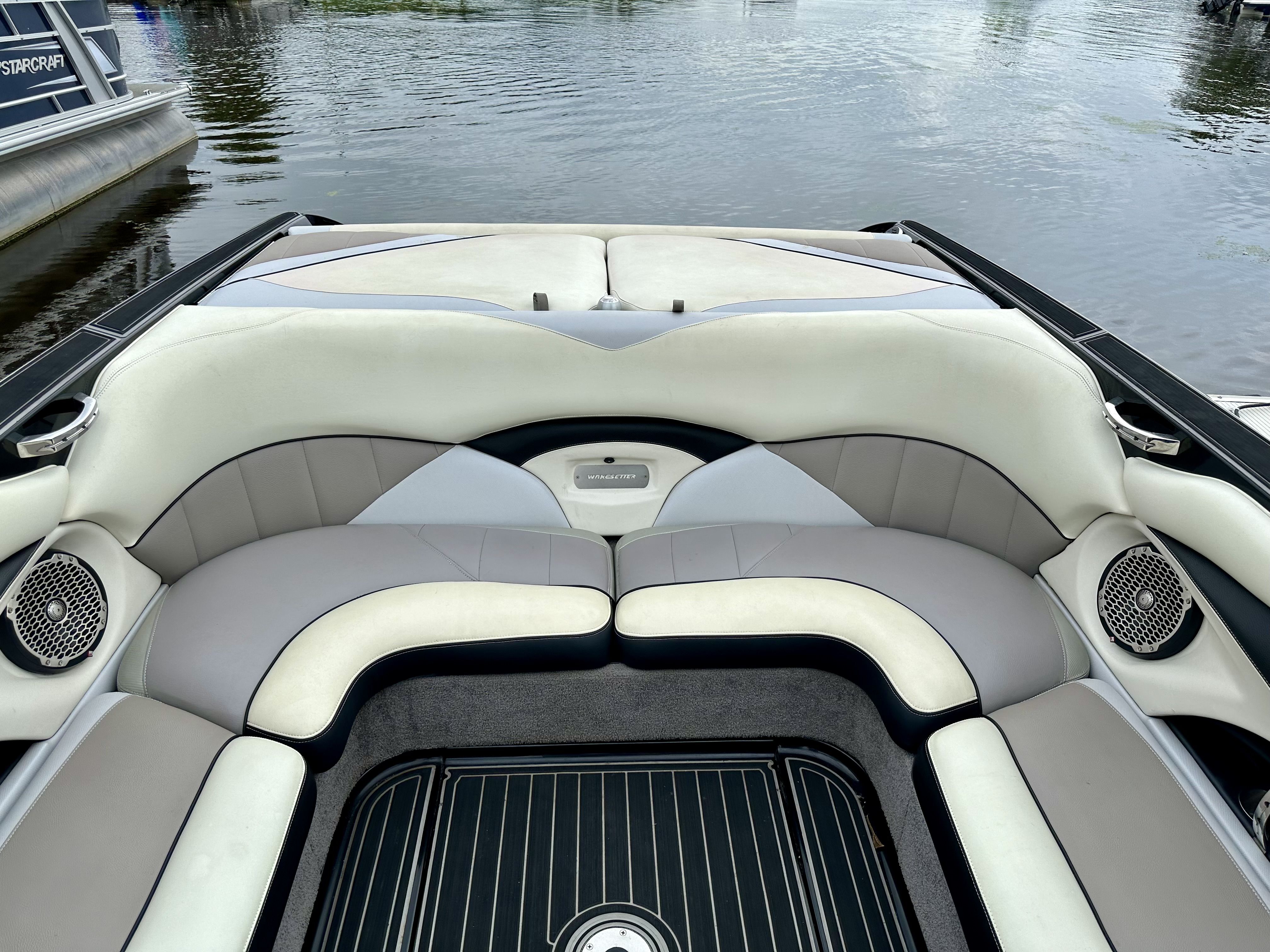 Slide: The Image of Malibu Wakesetter 247 LSV 2012 - 19