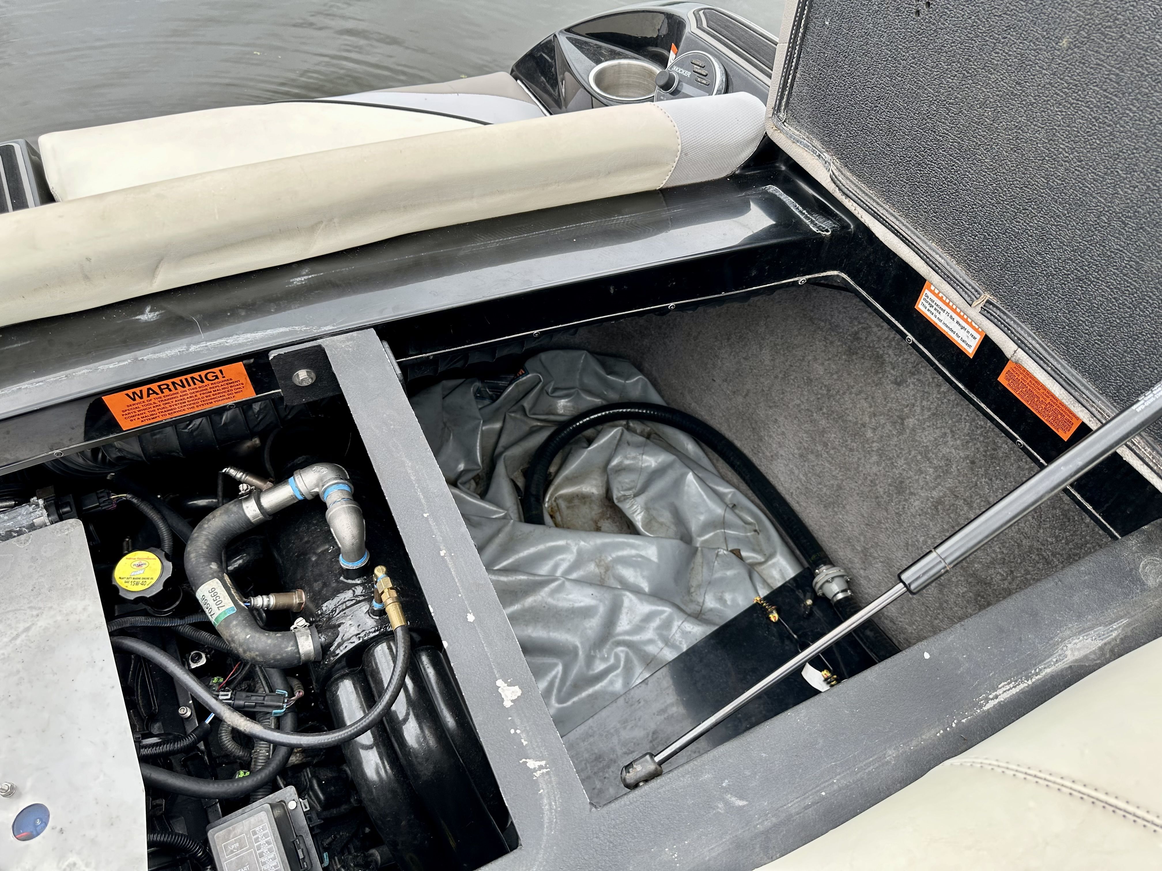 Slide: The Image of Malibu Wakesetter 247 LSV 2012 - 22