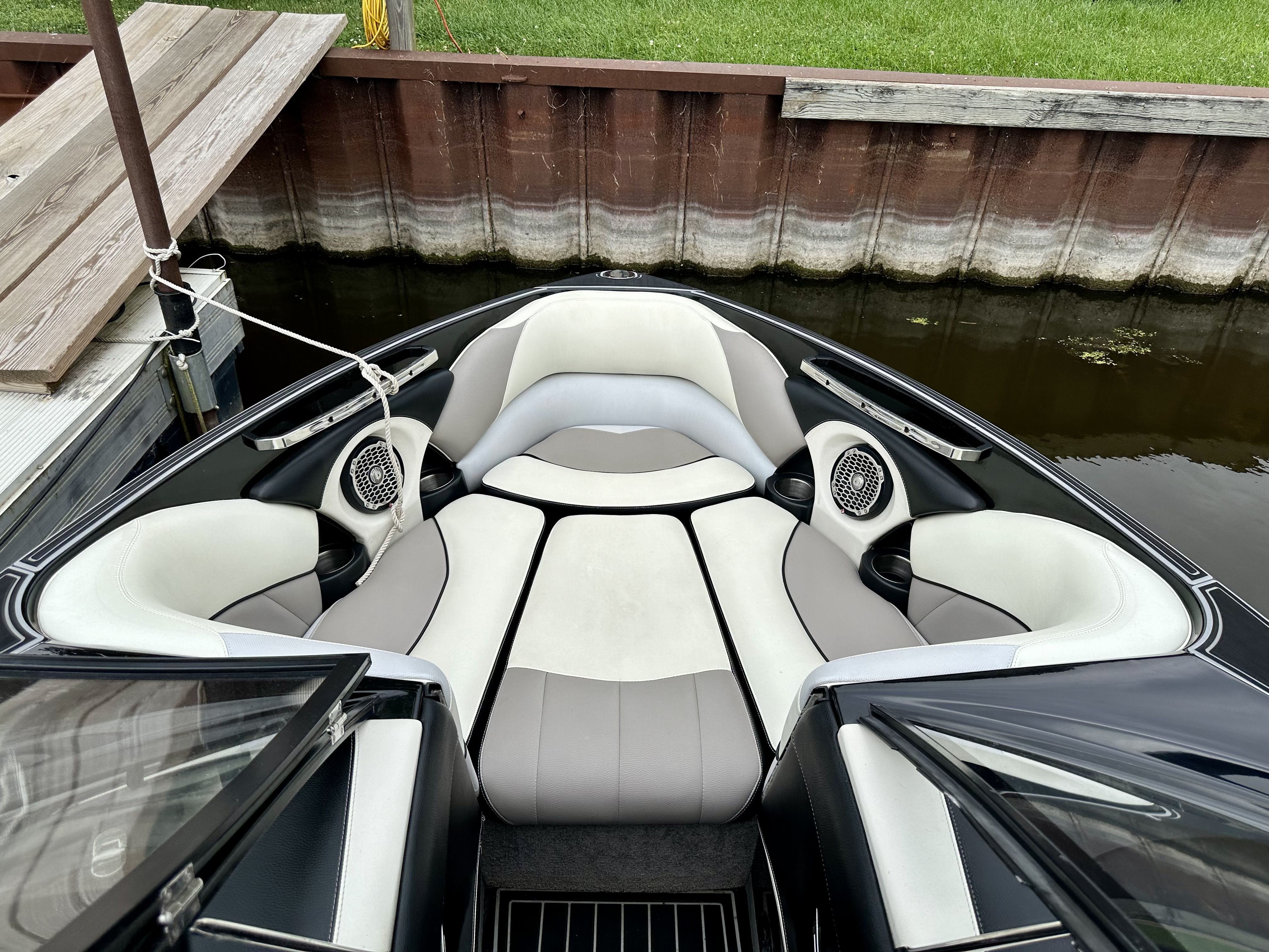 Slide: The Image of Malibu Wakesetter 247 LSV 2012 - 3