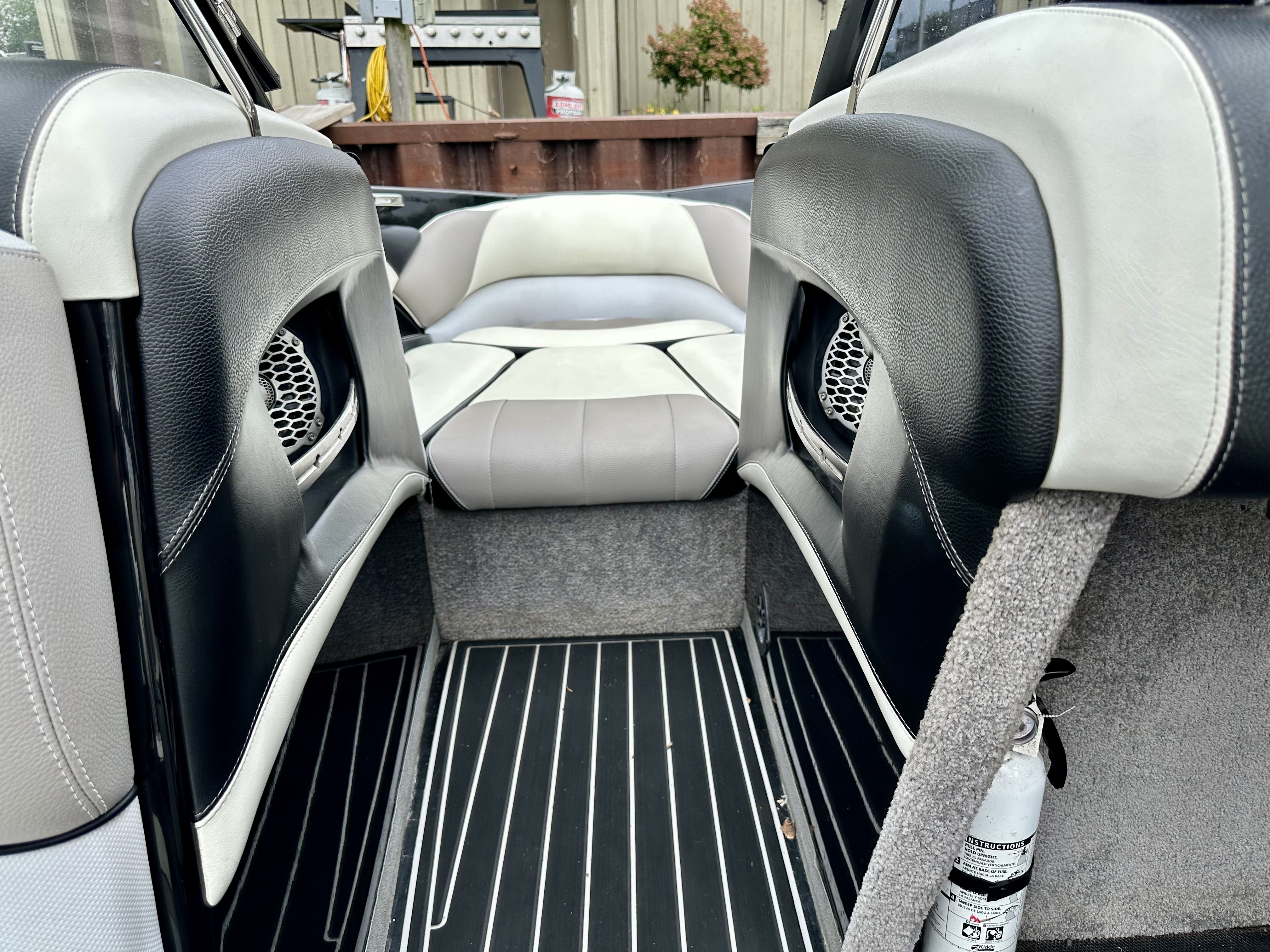 Slide: The Image of Malibu Wakesetter 247 LSV 2012 - 5