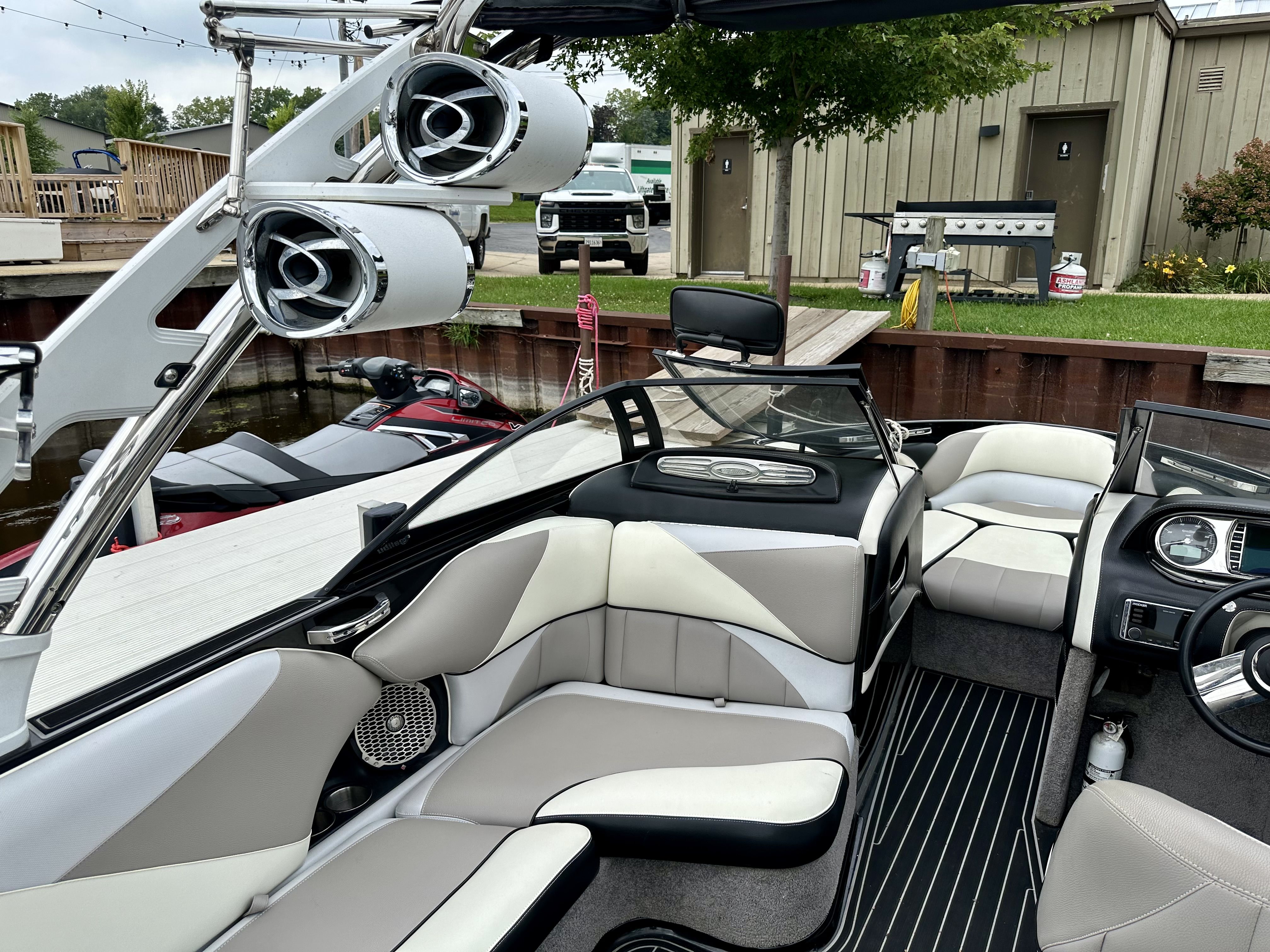 Slide: The Image of Malibu Wakesetter 247 LSV 2012 - 6