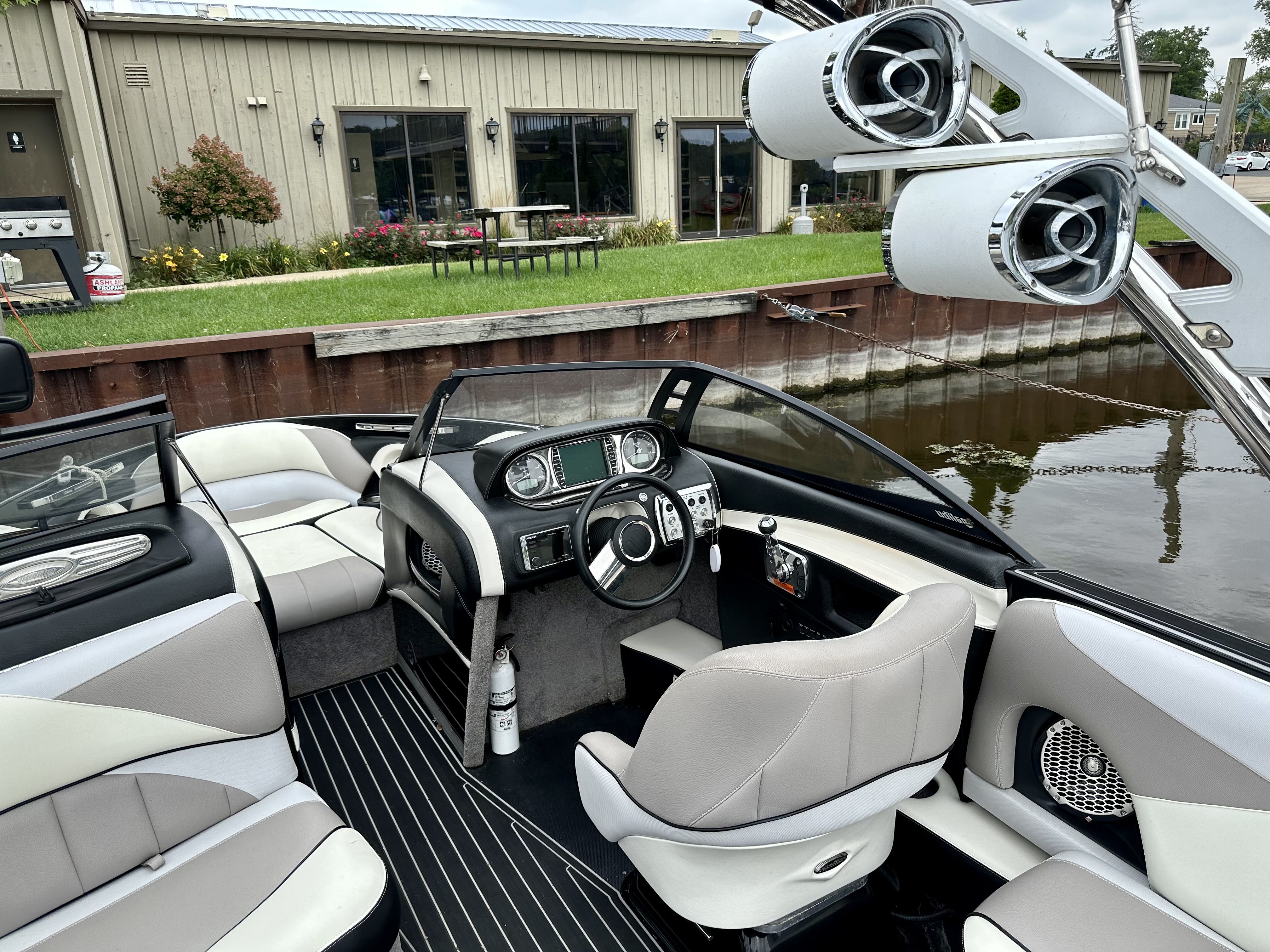 Slide: The Image of Malibu Wakesetter 247 LSV 2012 - 7