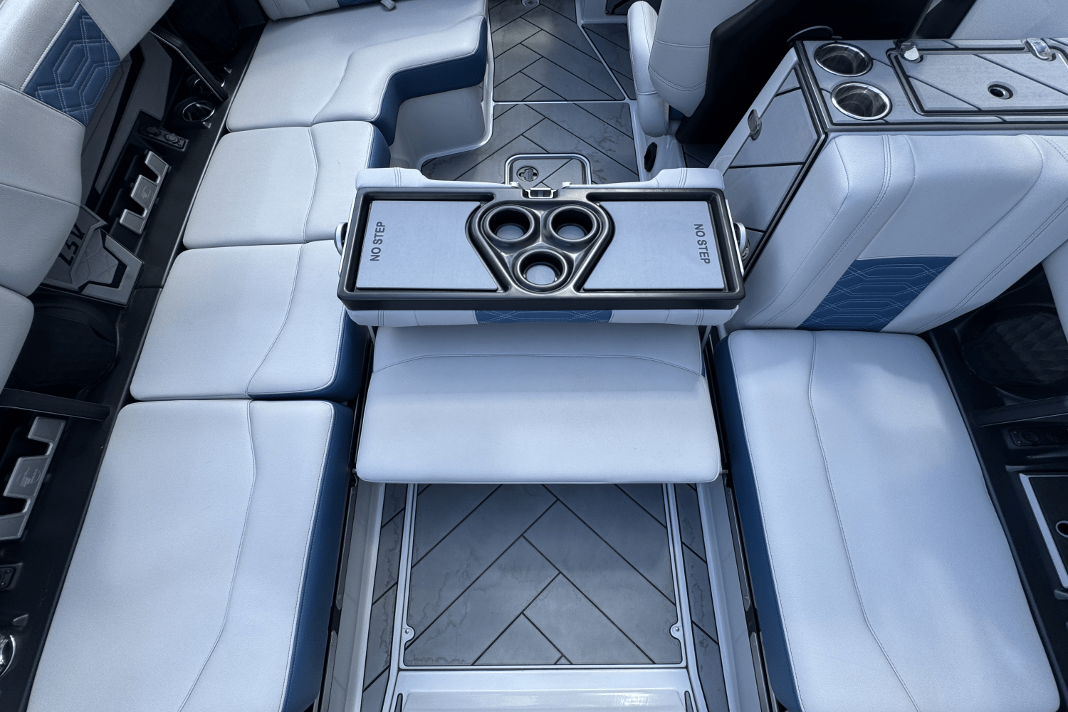 Slide: The Image of Malibu WAKESETTER 25 LSV 2022 - 13