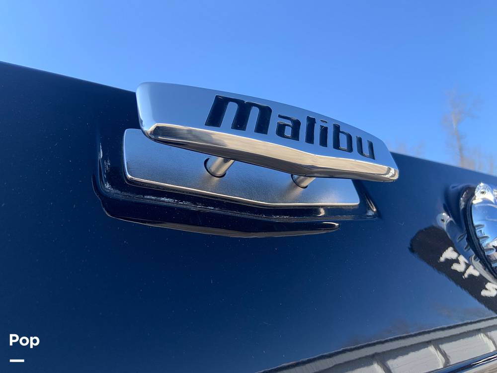 Slide: The Image of Cleats - Pull Up - 13735458