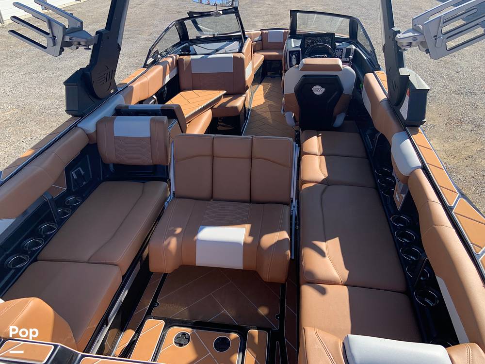 Slide: The Image of Rear Facing Configuration - 13735718