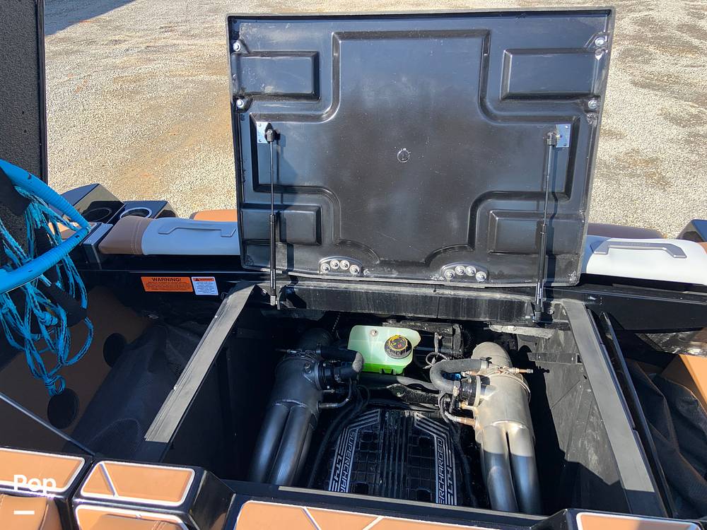 Slide: The Image of Engine Compartment - 13735765