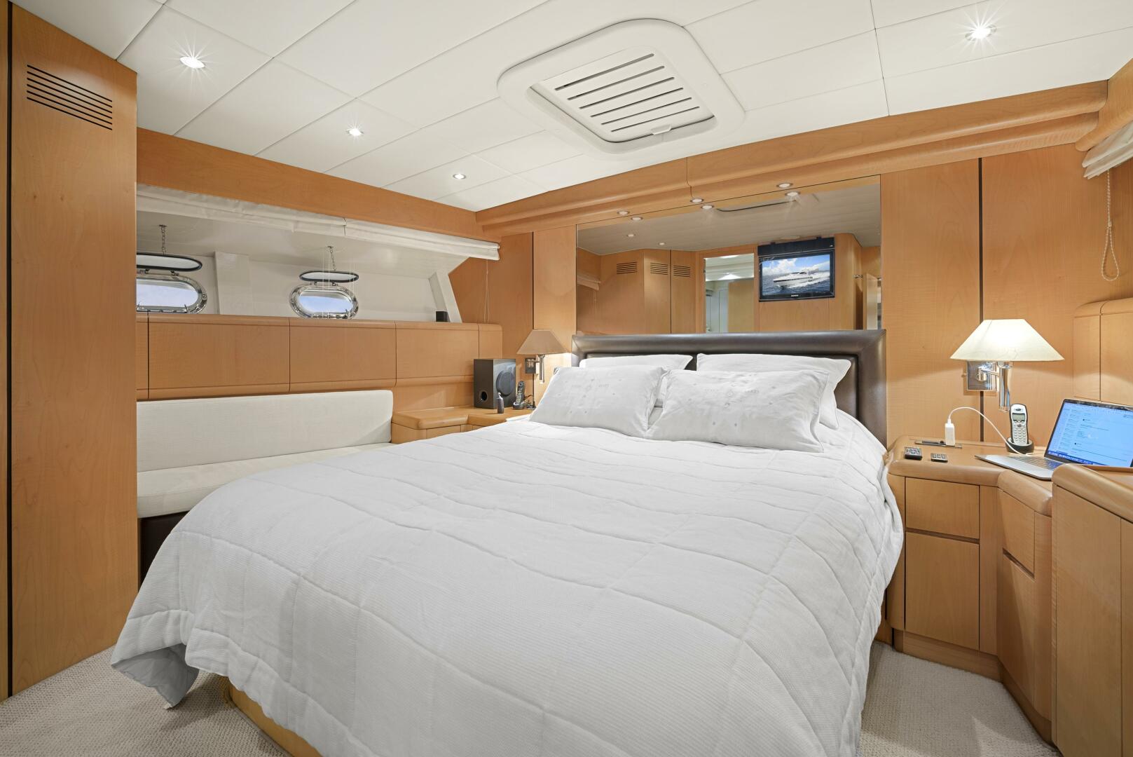 Slide: The Image of Mangusta 72 2001 - 4564633