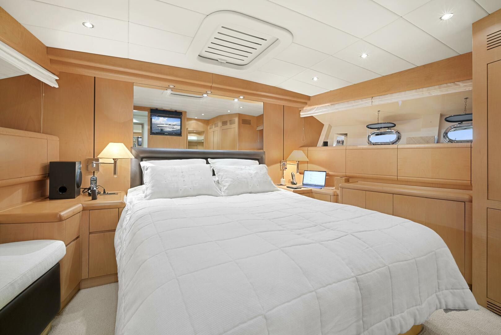 Slide: The Image of Mangusta 72 2001 - 4564634