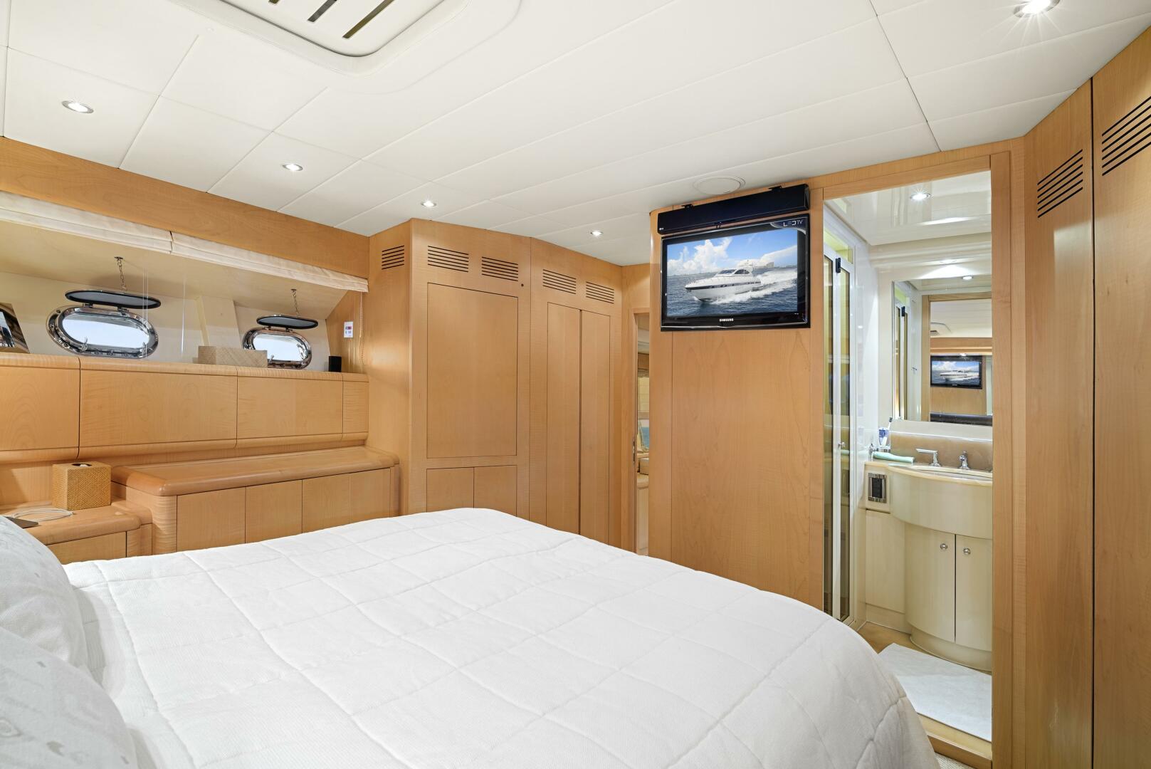 Slide: The Image of Mangusta 72 2001 - 4564635