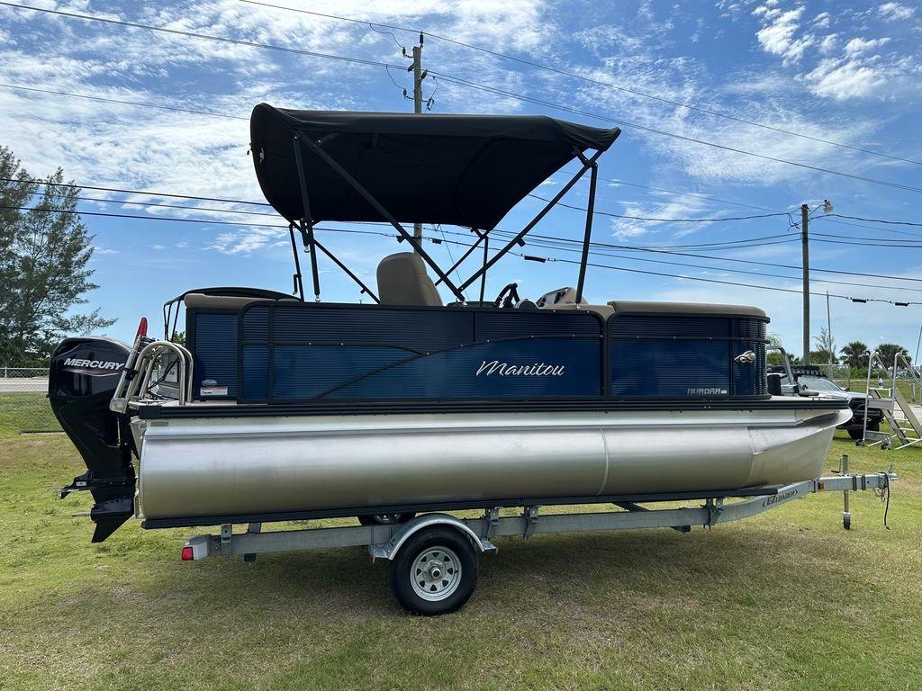 Slide: The Image of 2022 Manitou 18 Aurora LE Standard Twin Tube pontoon boat on trailer. - 0