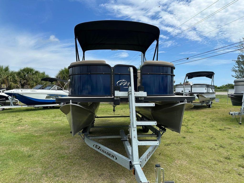 Slide: The Image of 2022 Manitou 18 Aurora LE Standard Twin Tube pontoon boat on trailer. - 3