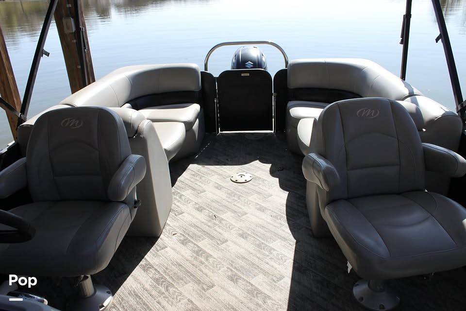 Slide: The Image of Manitou Aurora 23 RF VP 2019 - 15392294