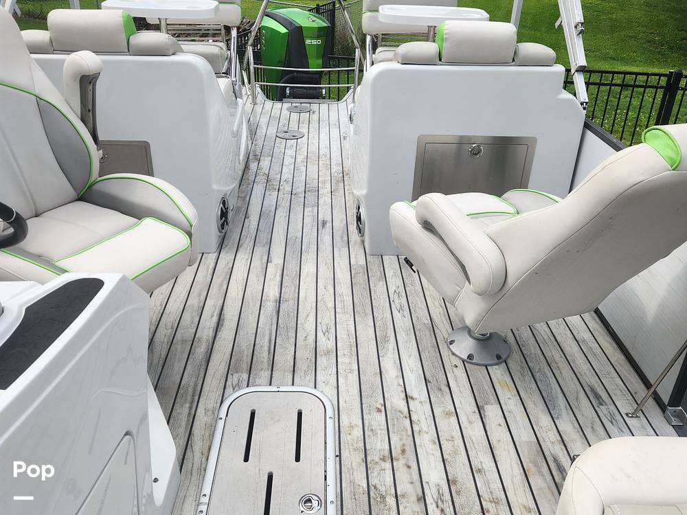 Slide: The Image of Manitou Xplode 23 SRS SHP 2015 - 15458939