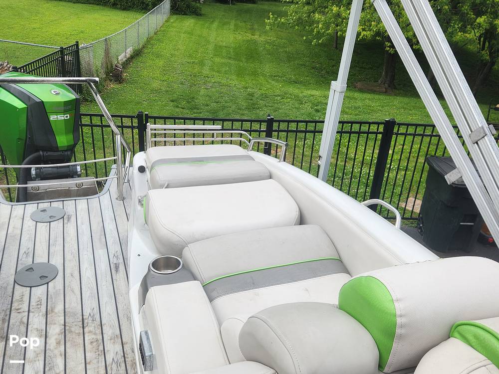 Slide: The Image of Manitou Xplode 23 SRS SHP 2015 - 15458947