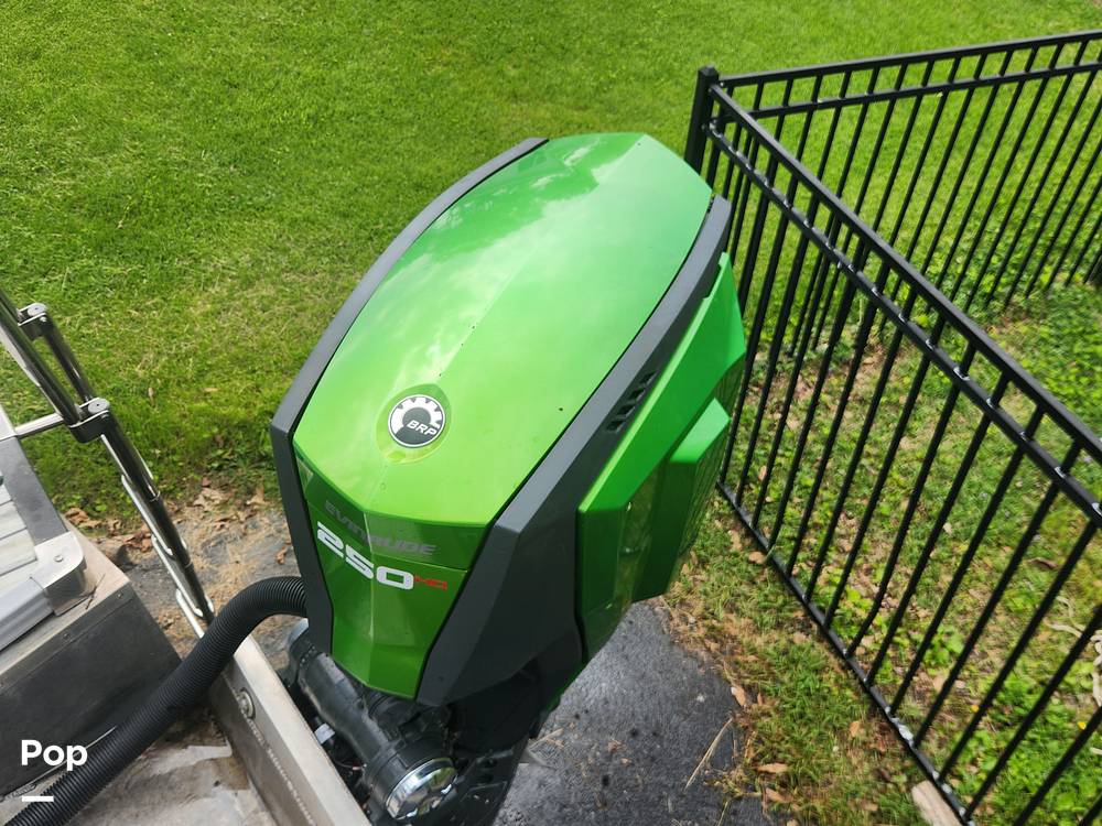 Slide: The Image of Manitou Xplode 23 SRS SHP 2015 - 15458950