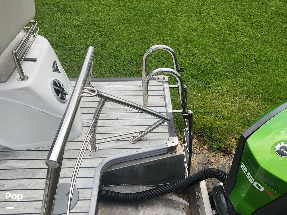 Slide: The Image of Manitou Xplode 23 SRS SHP 2015 - 15458951