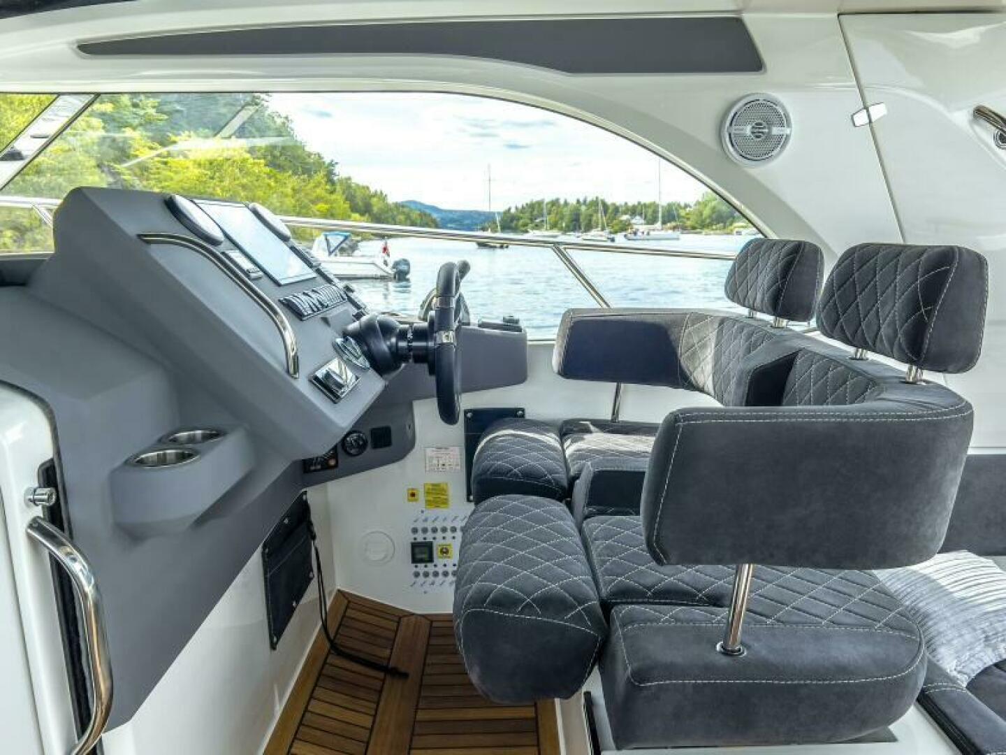 Slide: The Image of Marex 310 Sun Cruiser 2025 - 5062052