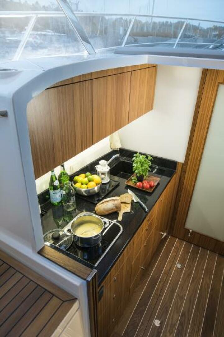 Slide: The Image of Marex 310 Sun Cruiser 2025 - 5062510