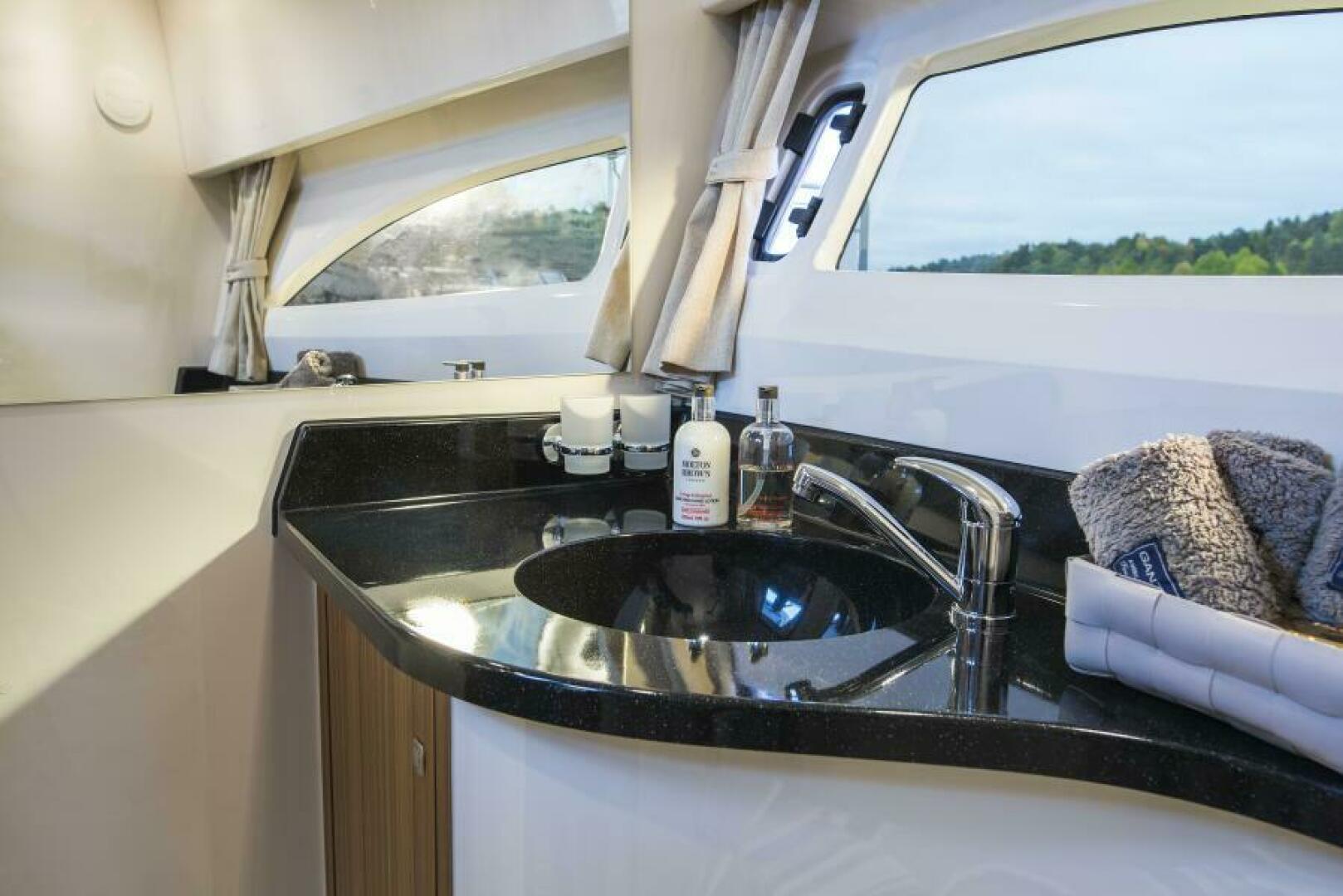 Slide: The Image of Marex 310 Sun Cruiser 2025 - 5062137