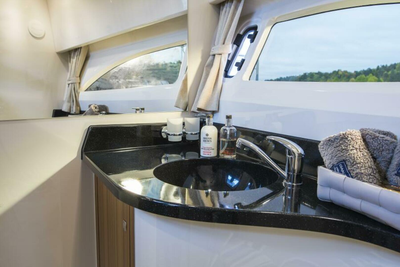 Slide: The Image of Marex 310 Sun Cruiser 2025 - 5062521