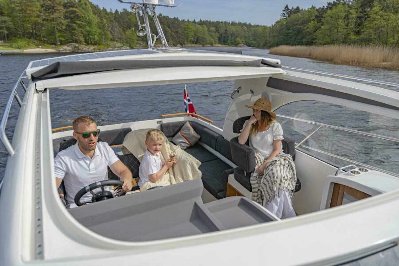 Slide: The Image of Marex 310 Sun Cruiser 2025 - 5062140