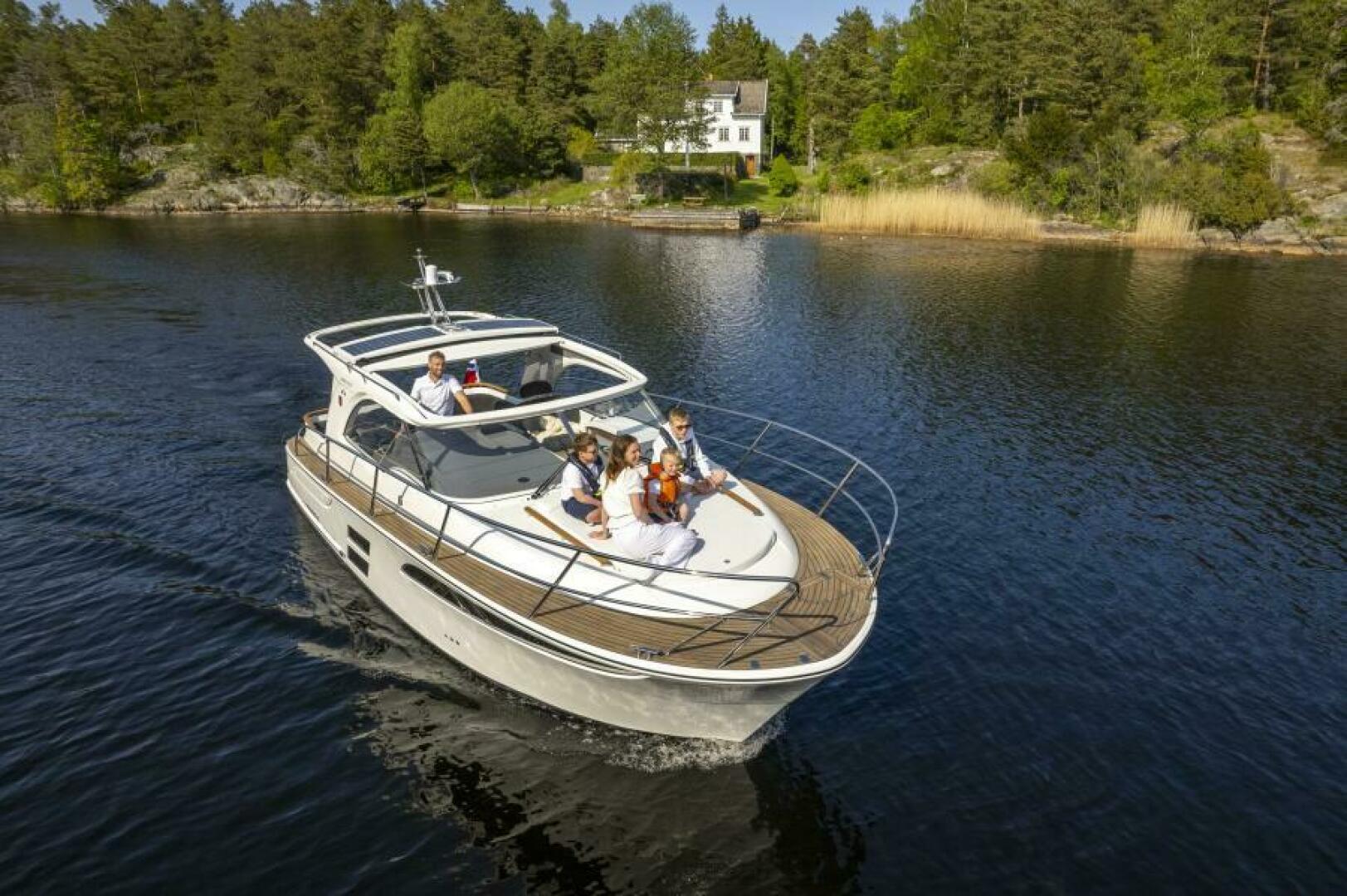 Slide: The Image of Marex 310 Sun Cruiser 2025 - 5062150