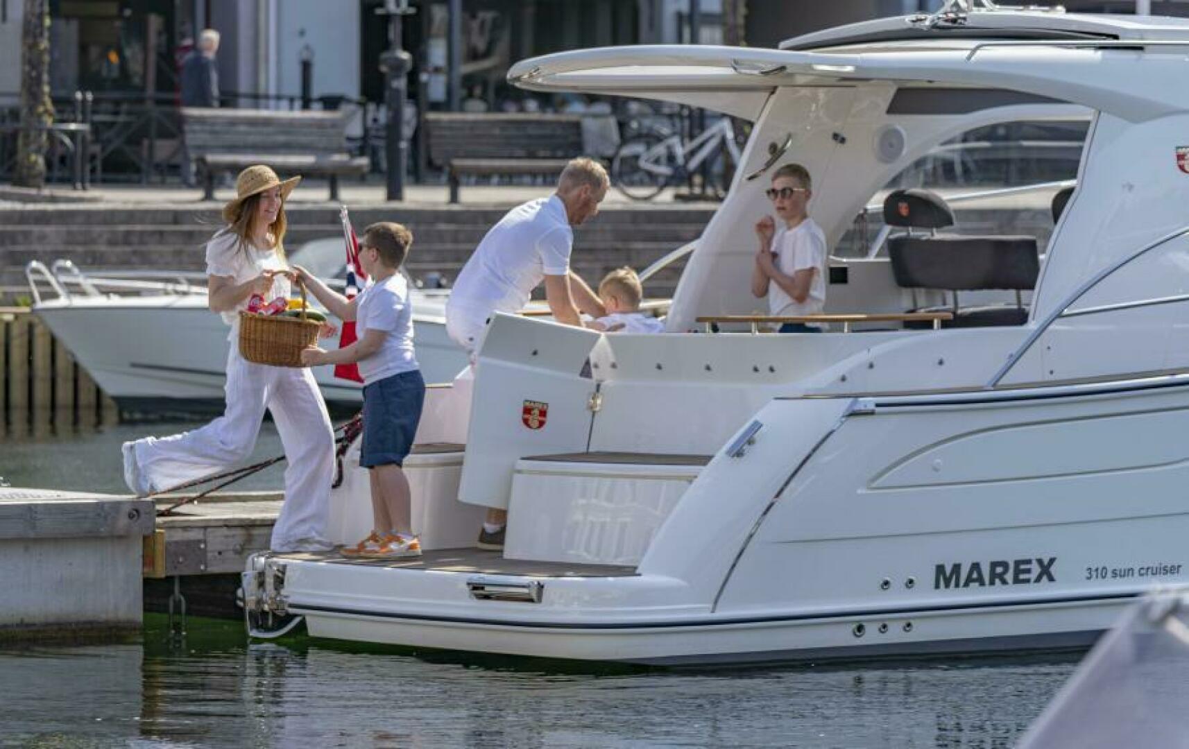Slide: The Image of Marex 310 Sun Cruiser 2025 - 5062096