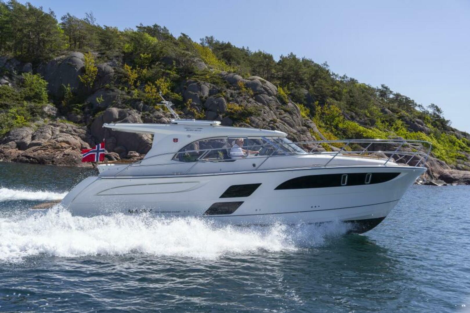 Slide: The Image of Marex 360 Cabriolet Cruiser 2025 - 5062158