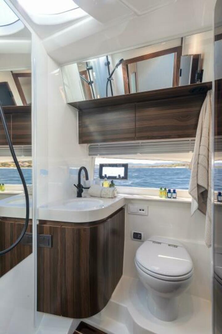 Slide: The Image of Second Bathroom - 5062380