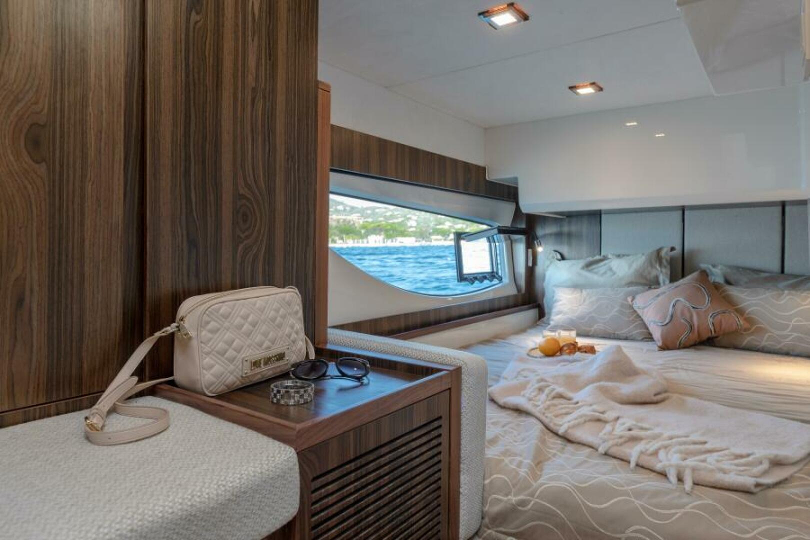 Slide: The Image of Double Cabin (Three Cabin Version) - 5062381