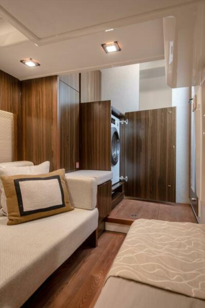 Slide: The Image of Twin Cabin (three cabin version) - 5062385