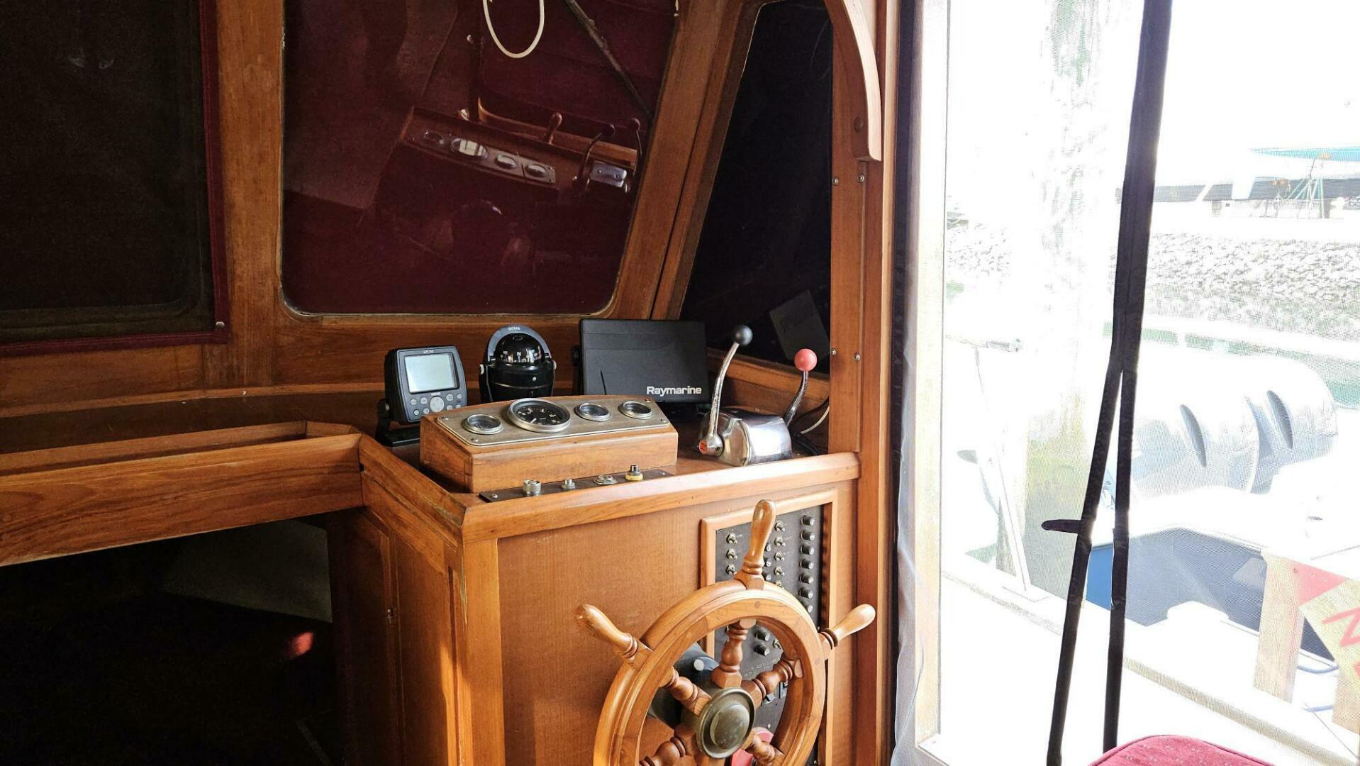 Slide: The Image of Marine Trader 34 1984 - 4752222
